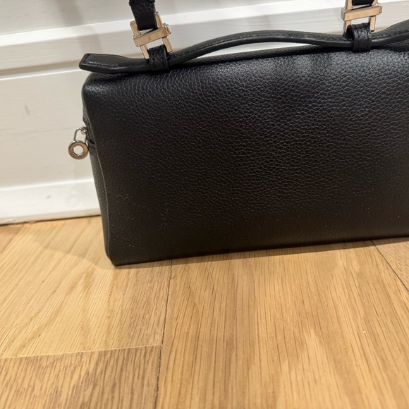 Loro Pian Elegant Black Crossbody Bag - Picture 6 of 8